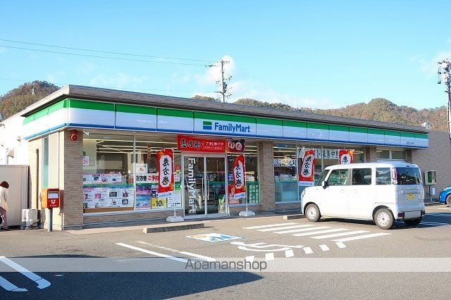 コンビニ　ファミリーマート（コンビニ）まで1700m