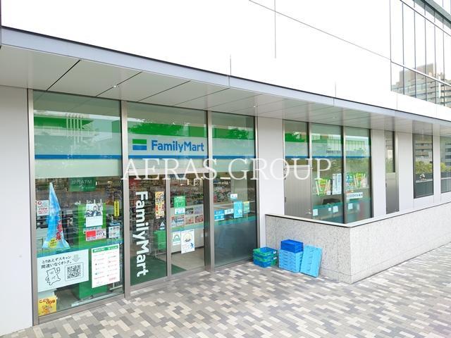 コンビニ　ファミリーマート 多摩鶴牧三丁目店（コンビニ）まで475m