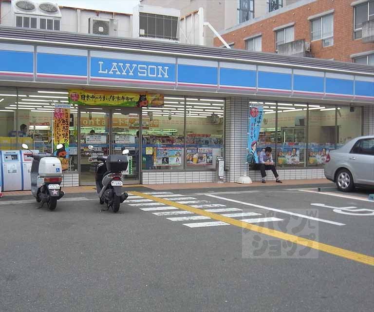 コンビニ　ローソン 西院春日通店（コンビニ）まで300m