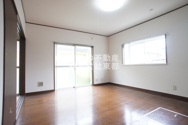 金程2丁目戸建住宅の居間写真