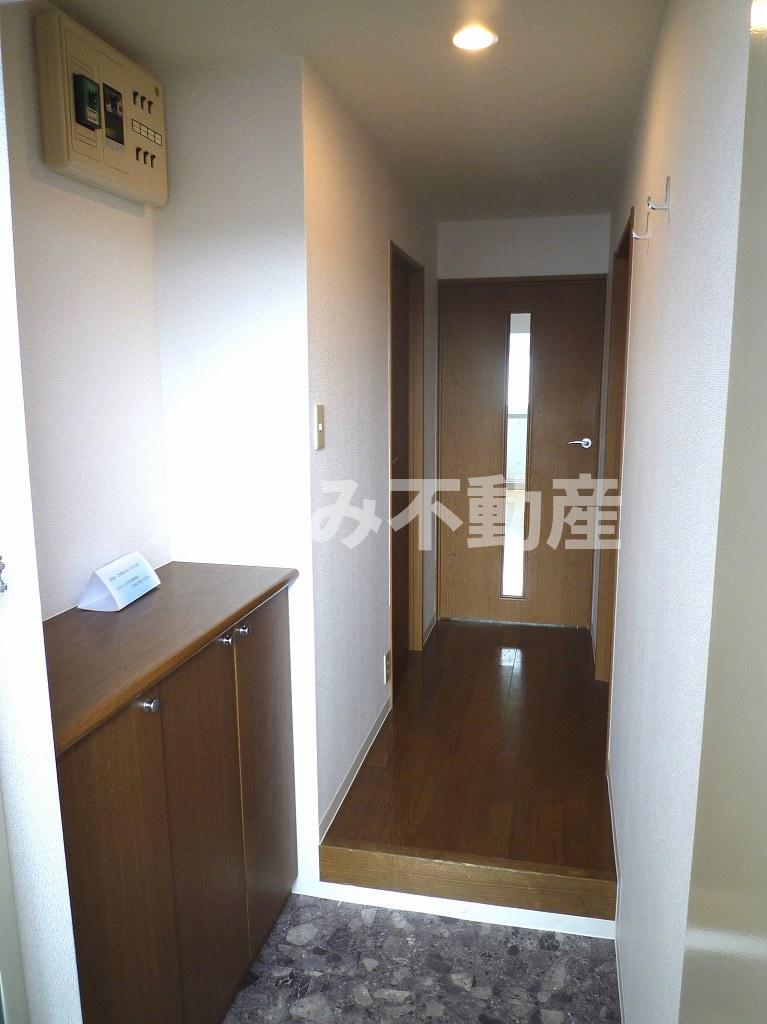 玄関　同物件参考写真。