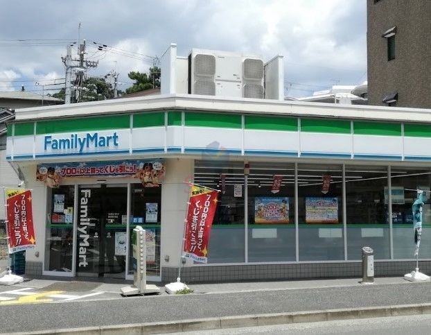 コンビニ　ファミリーマート豊中若竹町店（コンビニ）まで1090m