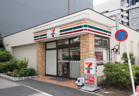 コンビニ　セブンイレブン（コンビニ）まで487m