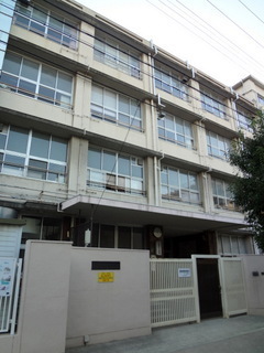 小学校　大阪市立弁天小学校（小学校）まで584m