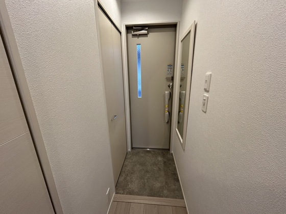 玄関　※別号室の部屋です。