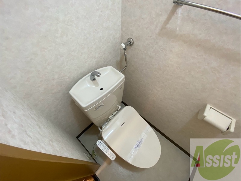 トイレ　ウォシュレット機能がついたトイレです。安心して使用できます。
