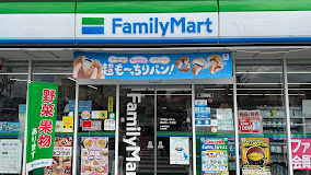コンビニ　ファミリーマート春日町一丁目店（コンビニ）まで471m