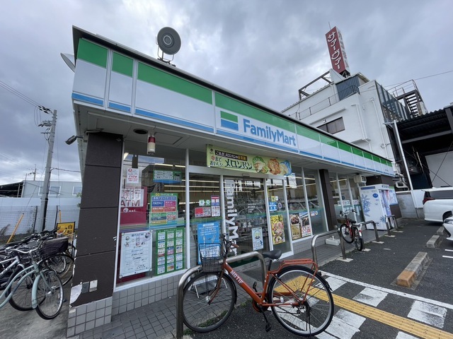 コンビニ　ファミリーマート　豊中大黒町（コンビニ）まで690m