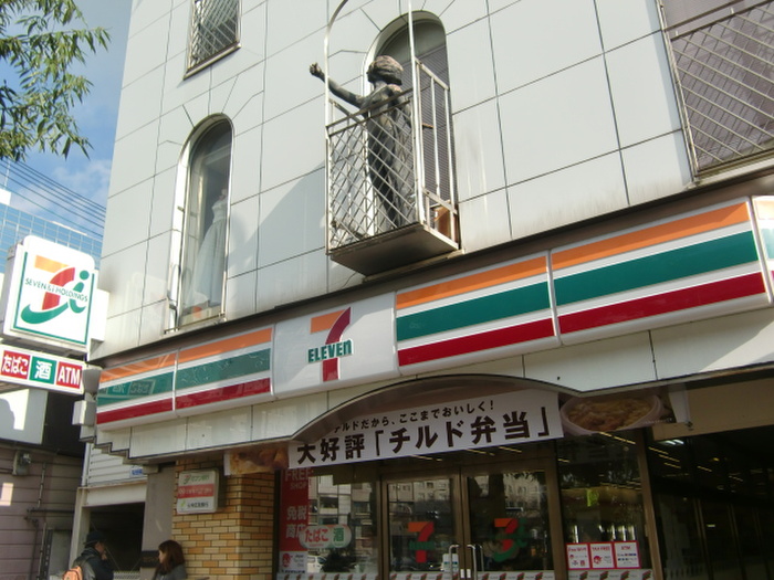 コンビニ　セブンイレブン（コンビニ）まで200m