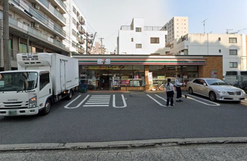 コンビニ　セブンイレブン 名古屋春岡1丁目店（コンビニ）まで600m