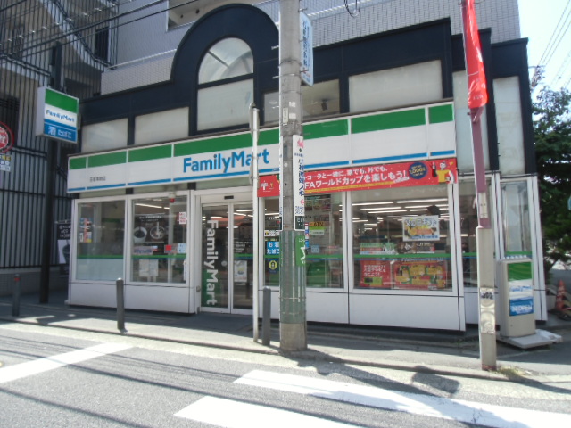 コンビニ　ファミリーマート 日吉本町店（コンビニ）まで94m