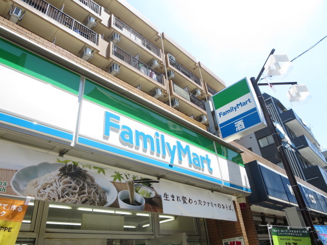 コンビニ　ファミリーマート新丸子東一丁目店（コンビニ）まで8m