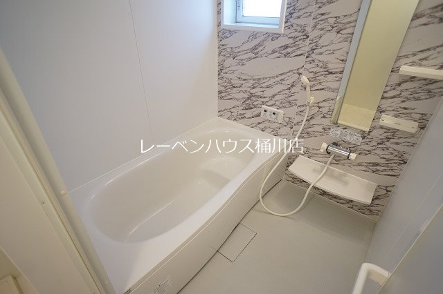 バス・シャワールーム　レーベンハウス桶川店へ　048-787-5511