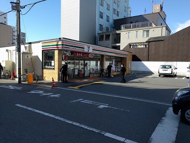 コンビニ　セブンイレブン 大阪本田4丁目店（コンビニ）まで1011m