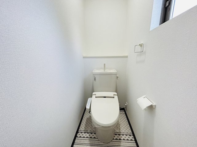 トイレ　※同物件別号室の写真になります