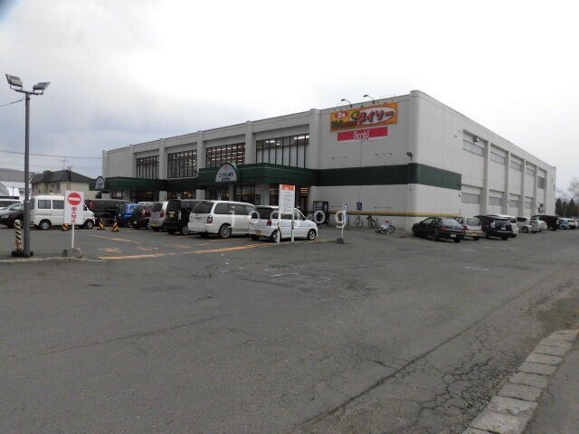 スーパー　コープさっぽろ富良野店（スーパー）まで690m