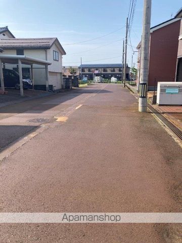 その他　前面道路（その他）まで0m