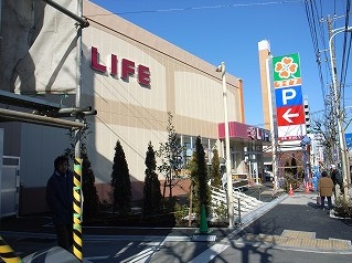 スーパー　ライフ・大森中店（スーパー）まで745m
