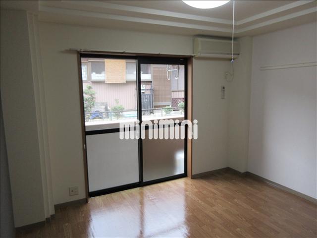 居室・リビング　日当り良好です。７．２帖のお部屋です。
