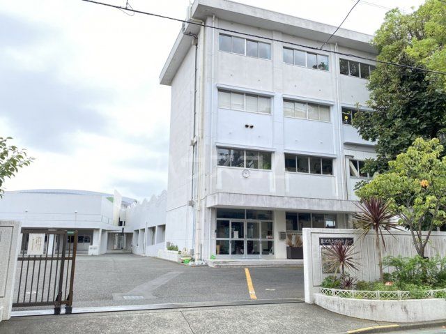 中学校　藤沢市立明治中学校（中学校）まで898m