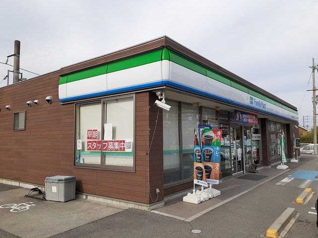 コンビニ　ファミリーマート橋本古佐田店様（コンビニ）まで500m