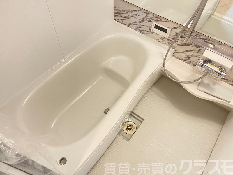 バス・シャワールーム　浴室乾燥機＆追焚機能付き広々バスルーム♪