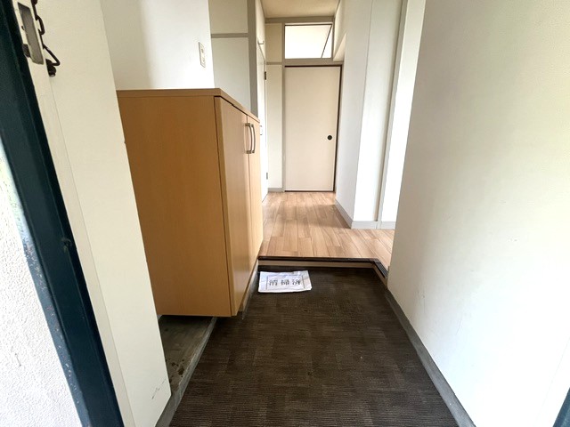 新金岡第3住宅16棟の玄関写真