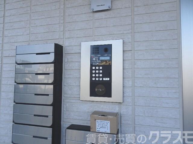 エントランス　オートロック、防犯カメラあり♪