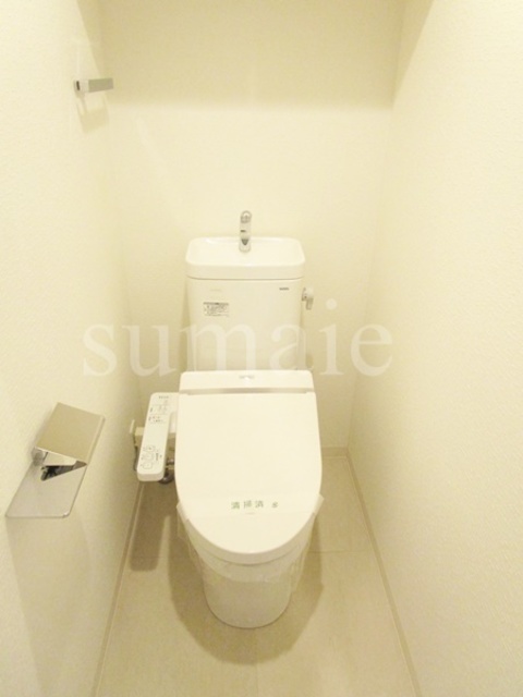 トイレ　温水洗浄機能付きトイレです