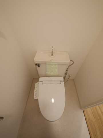トイレ　お写真は別部屋のものになります