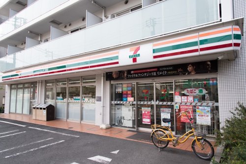 コンビニ　セブン-イレブン 板橋東新町１丁目店（コンビニ）まで300m