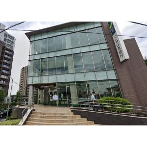 銀行　三井住友銀行いりなか支店（銀行）まで380m