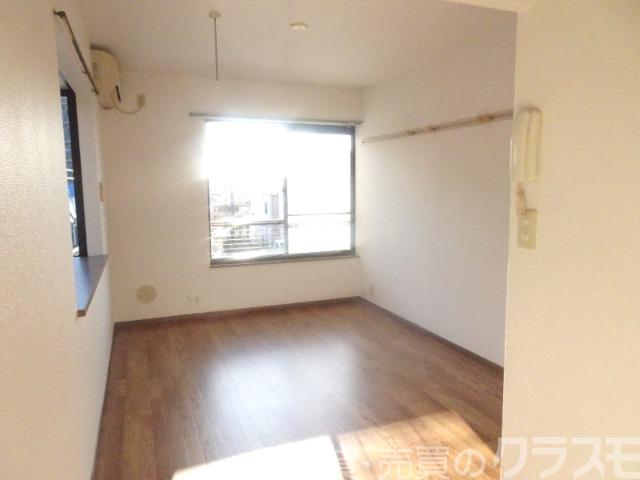 居室・リビング　明るいお部屋です♪