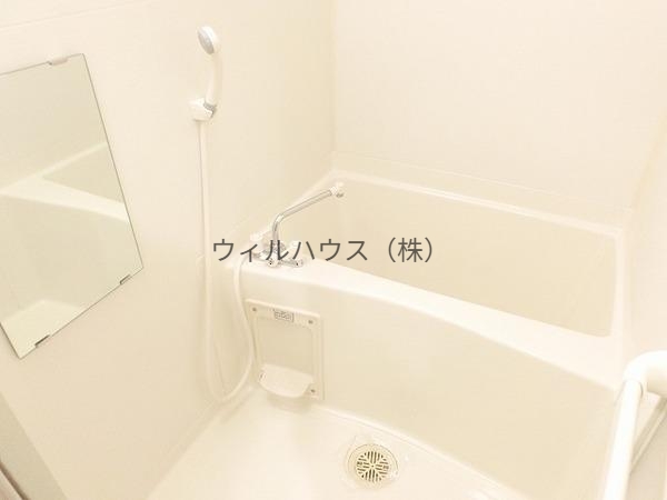 バス・シャワールーム　キレイにリフォームされています！