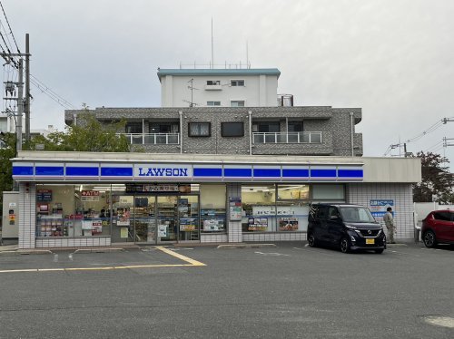 コンビニ　ローソン　豊中上新田三丁目店（コンビニ）まで398m