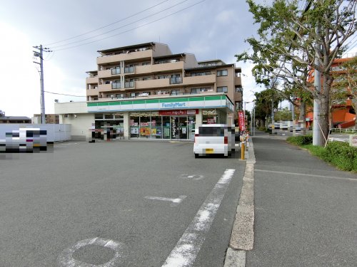 コンビニ　ファミリーマート 吹田朝日が丘町店（コンビニ）まで467m