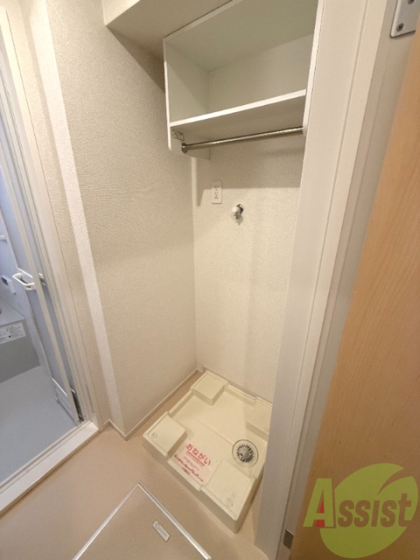 その他設備　洗濯機はこちらです。置き場に困ることはなさそうですね。