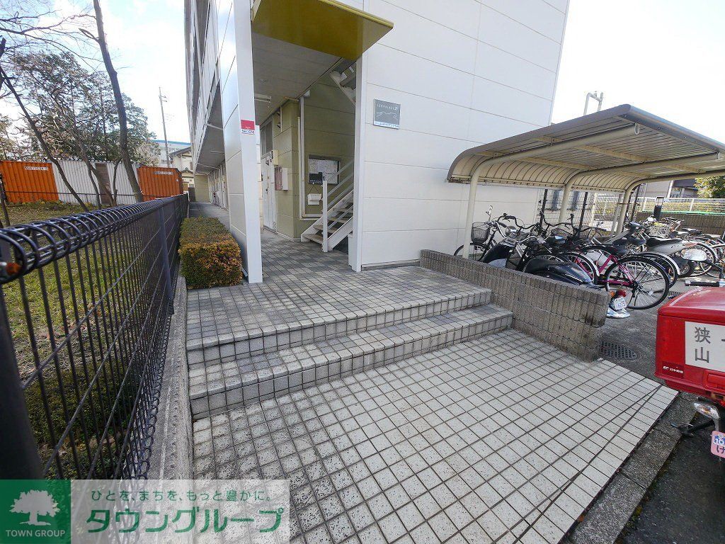 レオパレスコートデレモングラスの外観写真