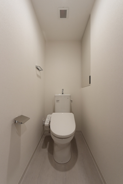 トイレ　※写真は同タイプ住戸です。