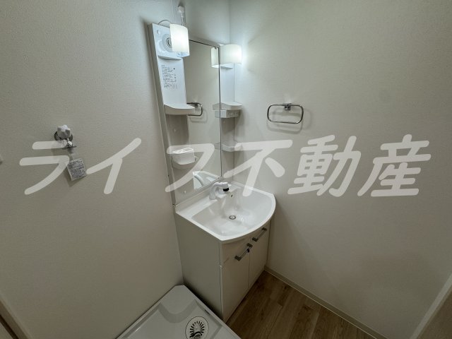 洗面設備　朝の支度にも助かる、独立の洗髪洗面化粧台