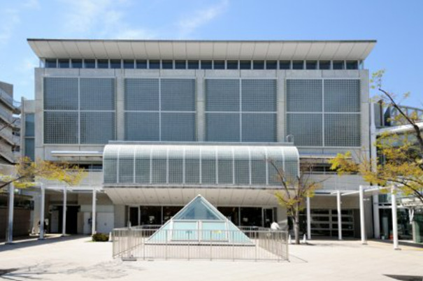 図書館　目黒区立八雲中央図書館（図書館）まで1200m