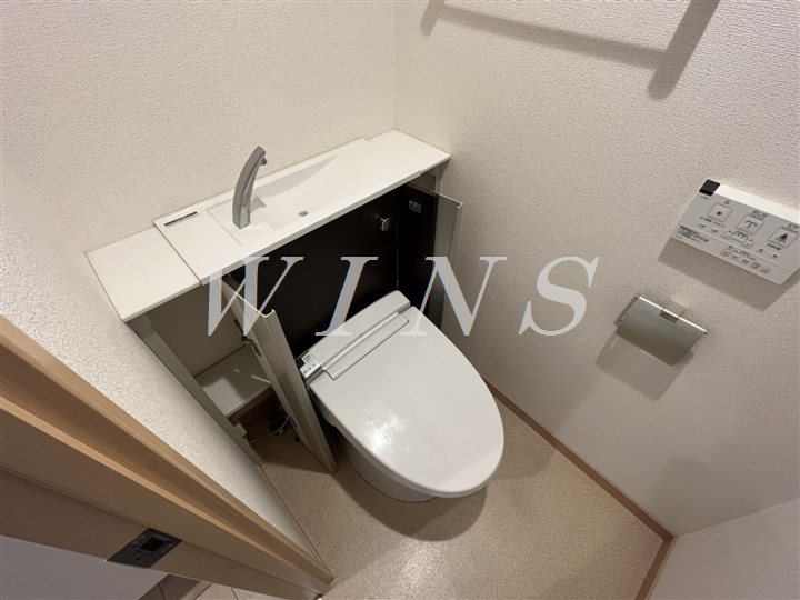 小田急線 向ケ丘遊園駅 徒歩4分 6階建 築12年のトイレ写真