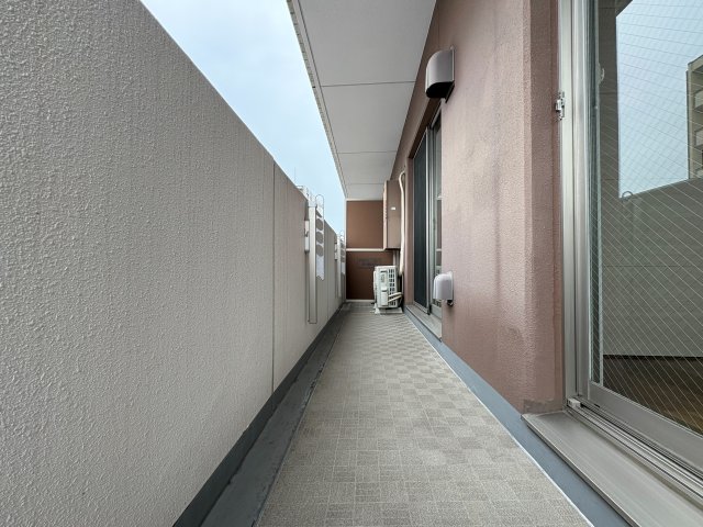バルコニー　外からの目が気にならないバルコニーで洗濯物が干せます