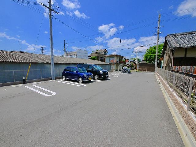 駐車場　駐車場に車を止められます
