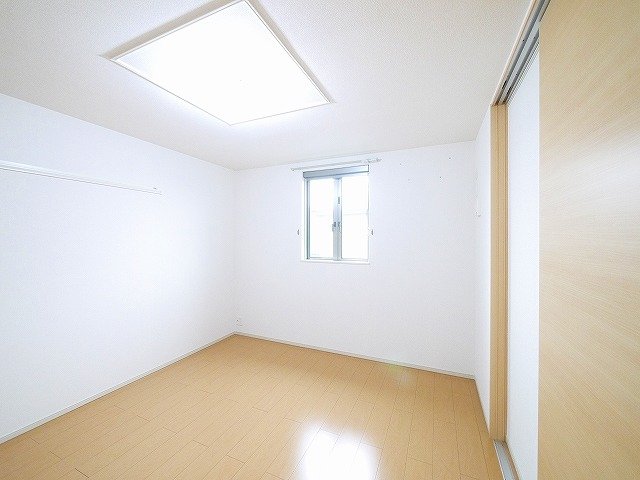 その他部屋・スペース　落ち着いて過ごせるお部屋なので、寝室にいかがでしょうか