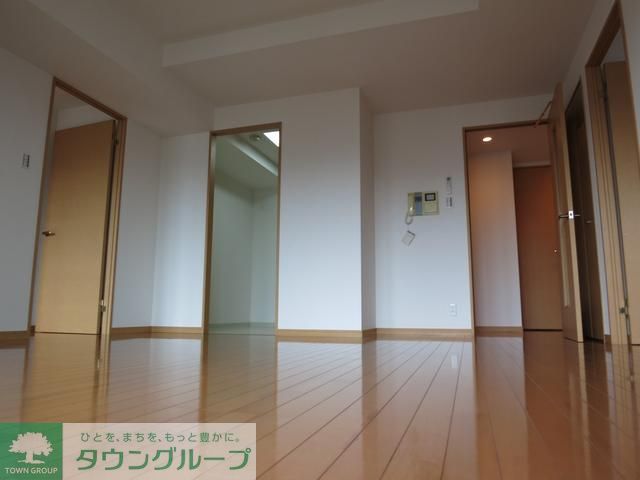 ドゥーエ横浜駅前の居間写真