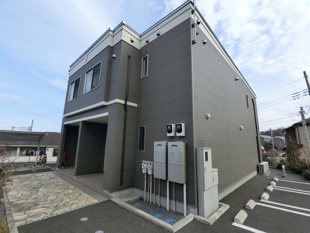 ＪＲ総武線 千葉駅 バス乗車時間：21分 最寄りバス停で下車 徒歩4分 築9年