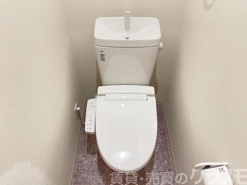 南海本線 石津川駅 徒歩15分 3階建 築6年のトイレ写真