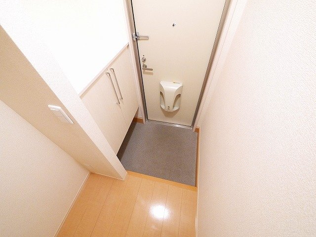 玄関　シューズボックスで靴を整頓できます