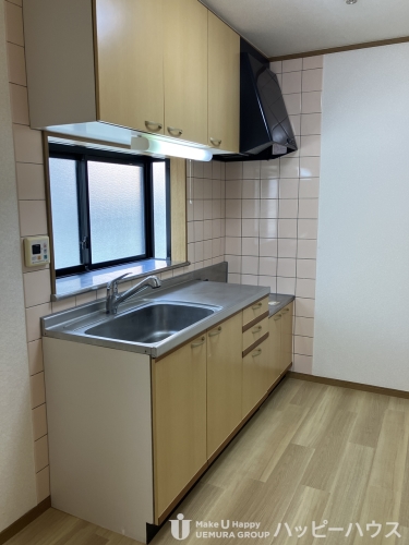 キッチン　別部屋参考画像。現況優先。間取り反転。